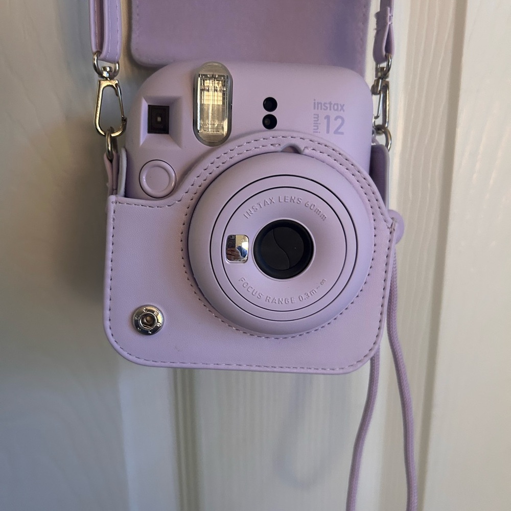 INSTAX 12 fujifilm (like new) instant camera - Picture 8 of 11